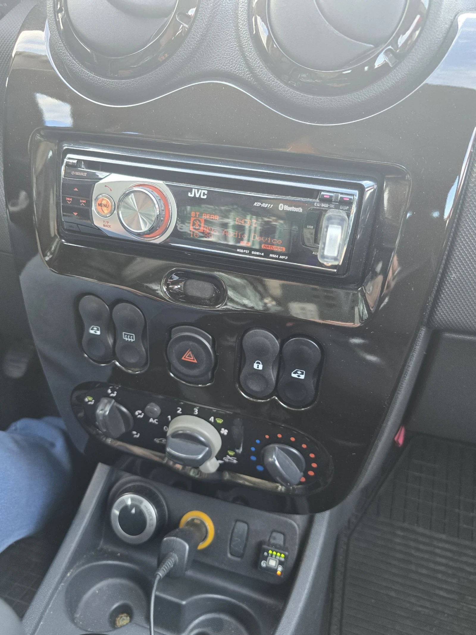 Dacia Duster, снимка 11 - Автомобили и джипове - 53978725