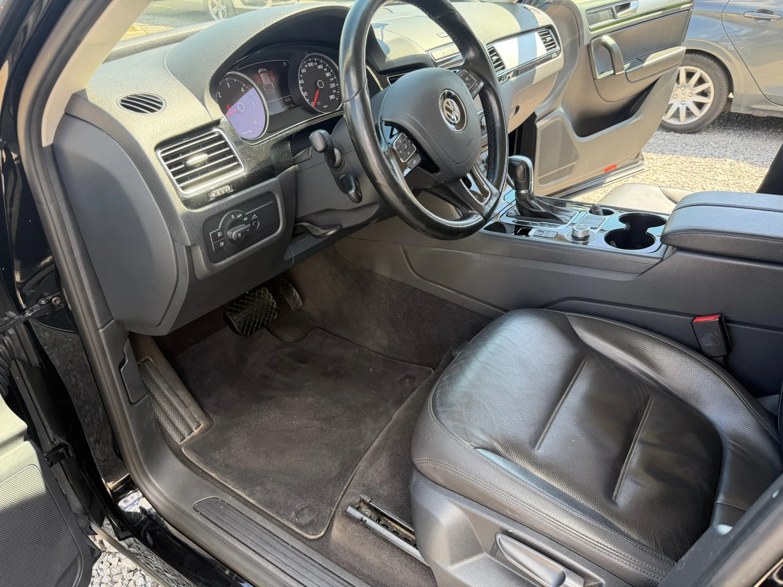 VW Touareg V6 TDI Bluemotion , снимка 12 - Автомобили и джипове - 56436610