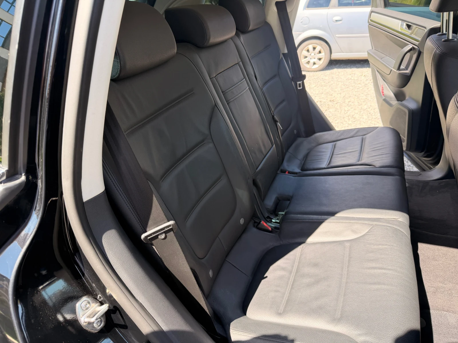VW Touareg V6 TDI Bluemotion , снимка 10 - Автомобили и джипове - 56436610