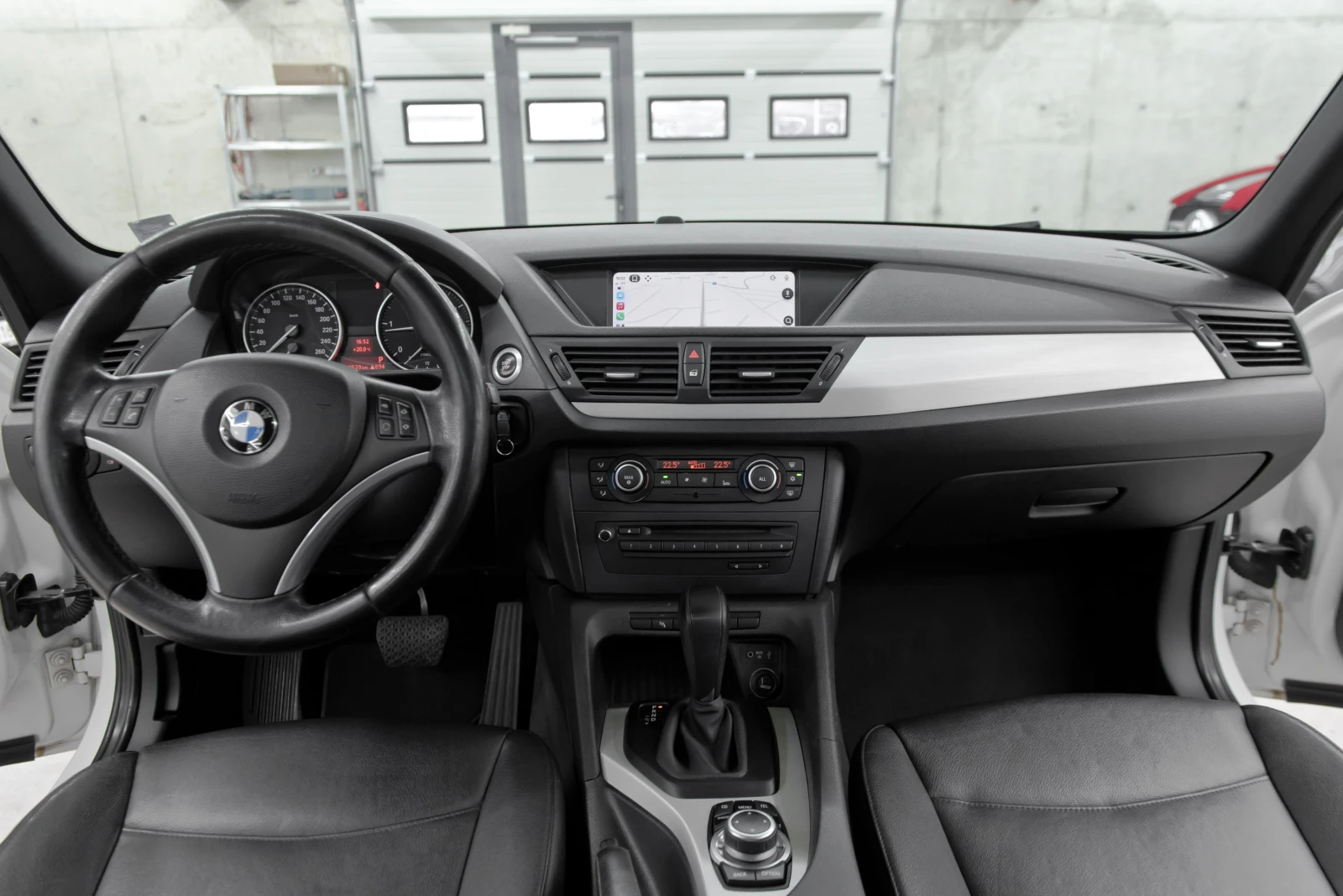BMW X1 2.3D* 4x4* CarPlay* Panorama, снимка 13 - Автомобили и джипове - 54658254