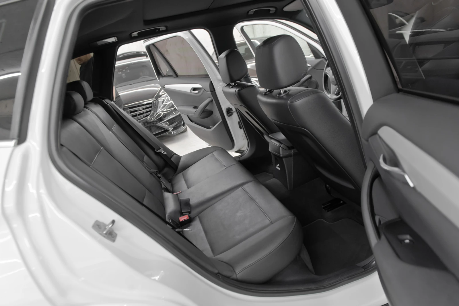 BMW X1 2.3D* 4x4* CarPlay* Panorama, снимка 12 - Автомобили и джипове - 54658254