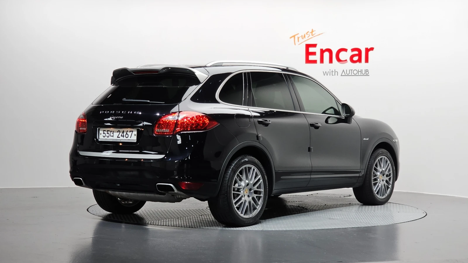 Porsche Cayenne Platinum Edition | Panoramic Roof| Ventilated Seat, снимка 2 - Автомобили и джипове - 54751552