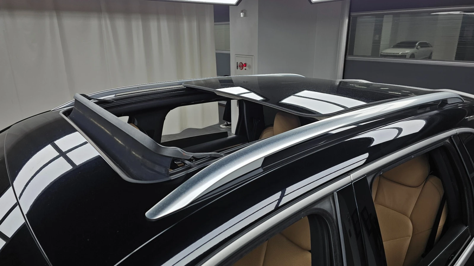 Porsche Cayenne Platinum Edition | Panoramic Roof| Ventilated Seat, снимка 17 - Автомобили и джипове - 54751552