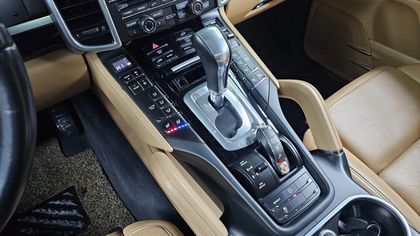 Porsche Cayenne Platinum Edition | Panoramic Roof| Ventilated Seat, снимка 9 - Автомобили и джипове - 54751552