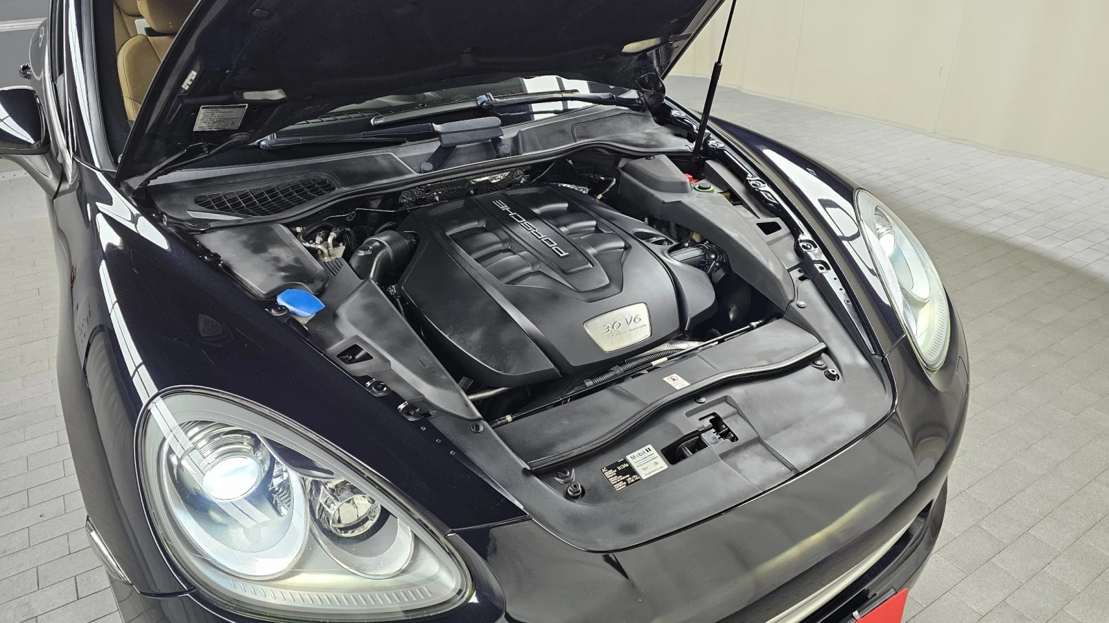 Porsche Cayenne Platinum Edition | Panoramic Roof| Ventilated Seat, снимка 6 - Автомобили и джипове - 54751552