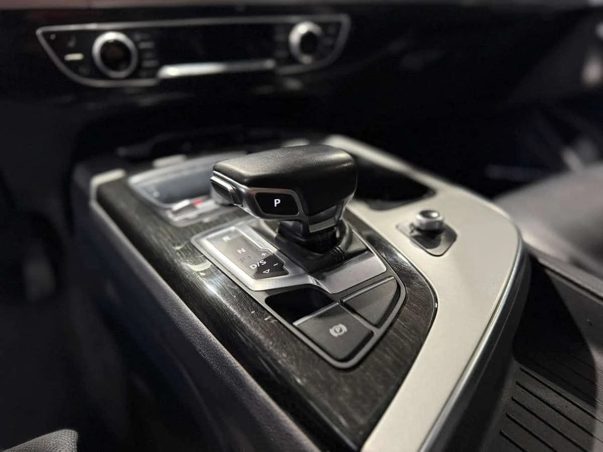 Audi Q7 * TECHNIK/MASSAGE SEATS/CLEAN TITLE/LOADED * CARFA, снимка 17 - Автомобили и джипове - 54918984