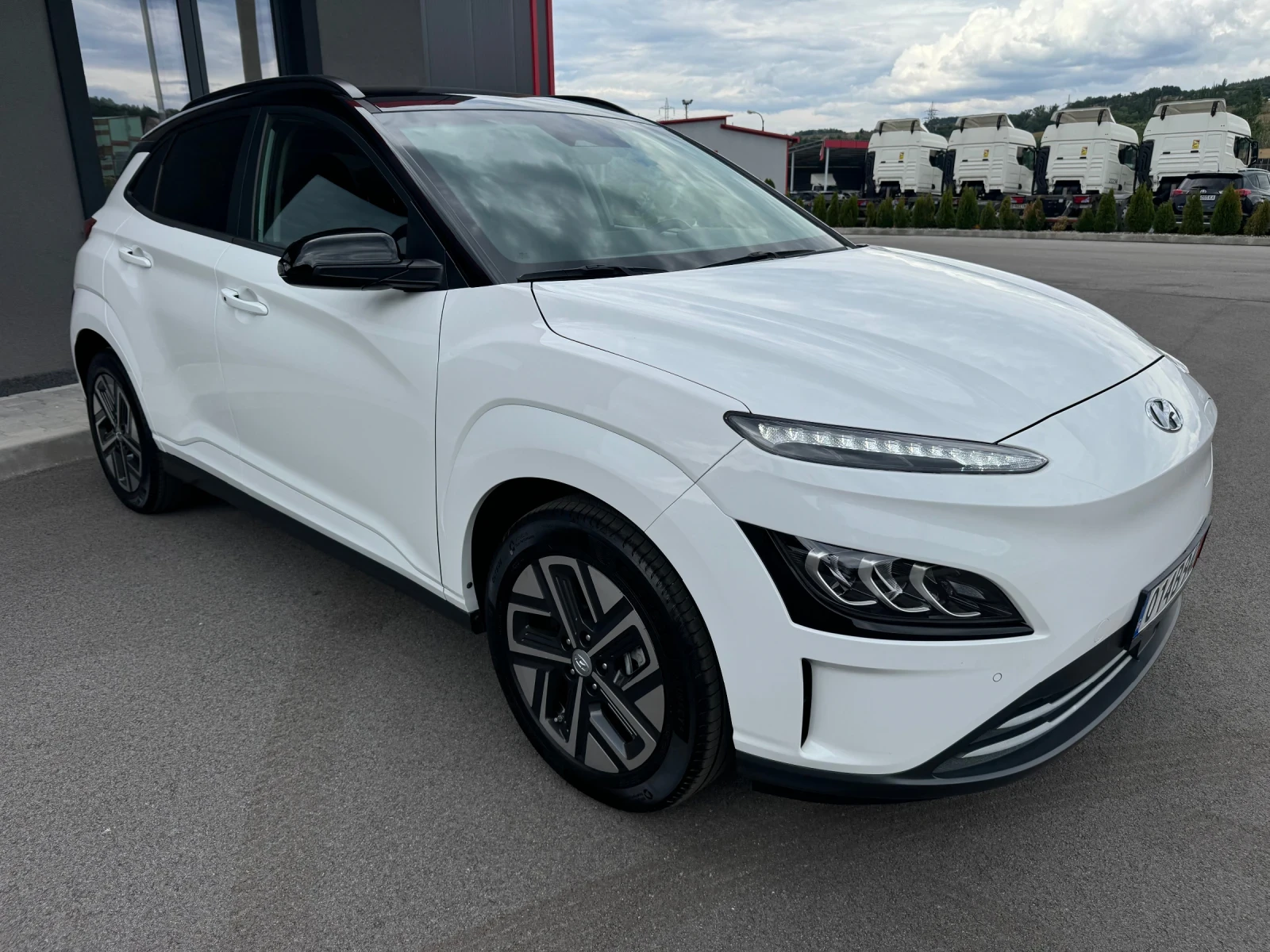 Hyundai Kona Bi-Tone 42kw 22000km-Кожа Гаранционен!, снимка 3 - Автомобили и джипове - 55206714