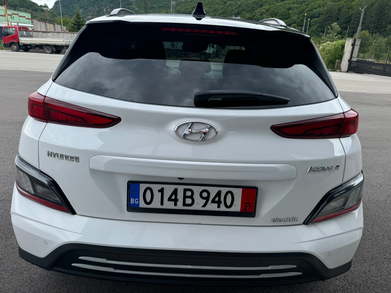 Hyundai Kona Bi-Tone 42kw 22000km-Кожа Гаранционен!, снимка 5 - Автомобили и джипове - 55206714
