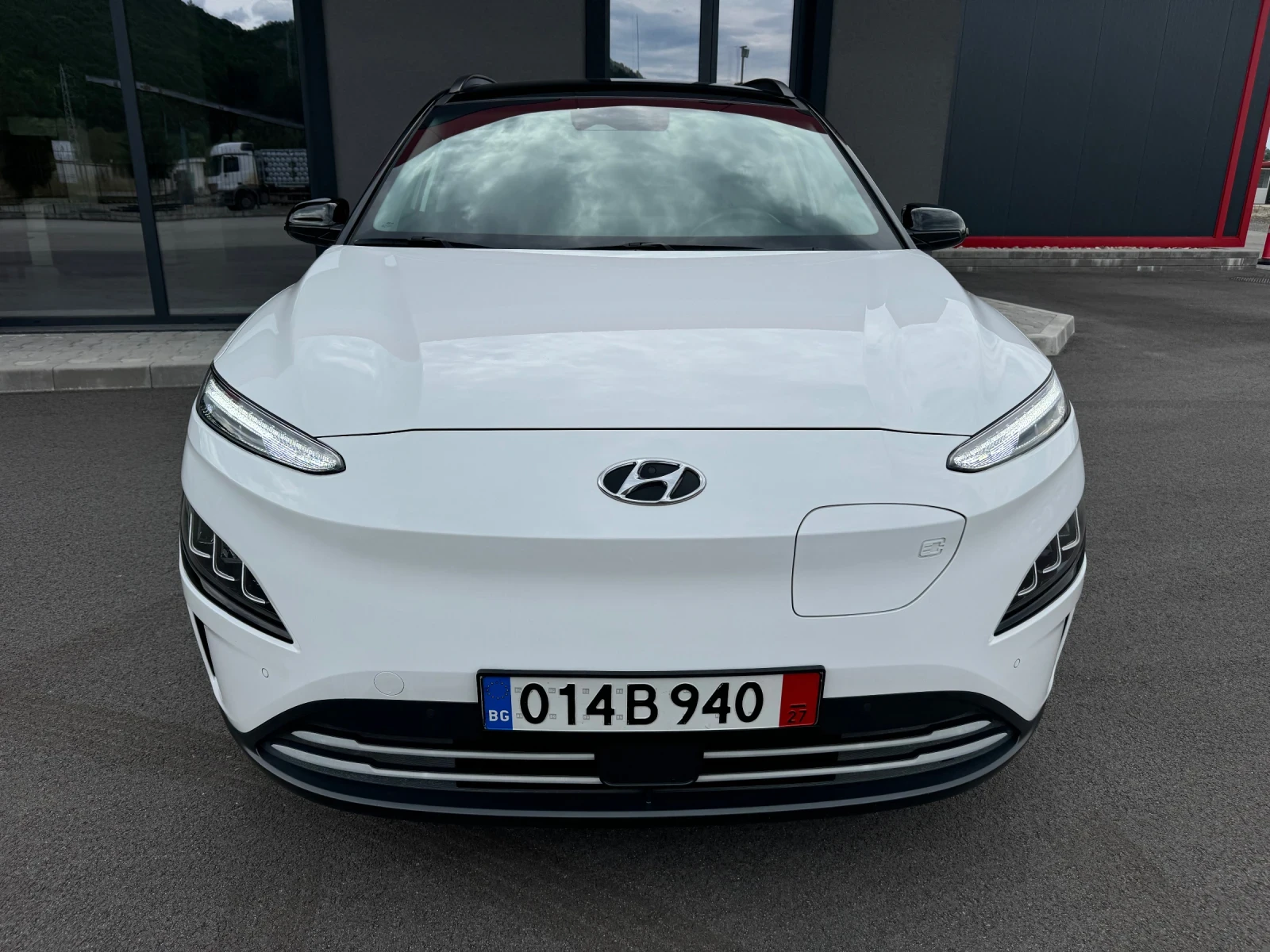 Hyundai Kona Bi-Tone 42kw 22000km-Кожа Гаранционен!, снимка 2 - Автомобили и джипове - 55206714