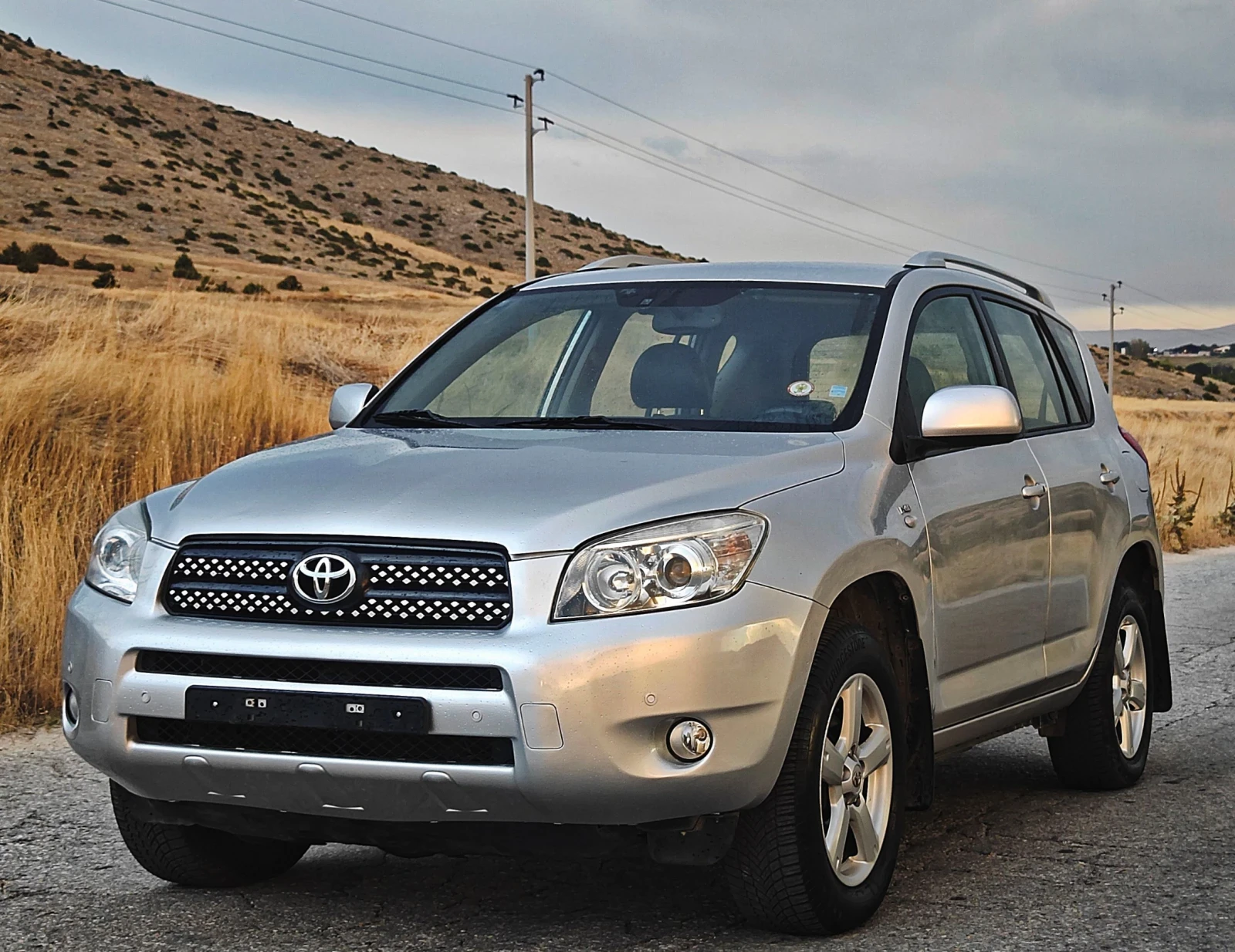 Toyota Rav4 2.2 D4D 136ks  NAVI, снимка 2 - Автомобили и джипове - 56415971