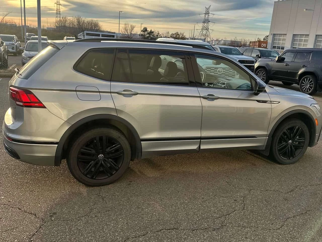 VW Tiguan * R Line Black Edition * CARFAX *  | Mobile.bg � ����������� 4