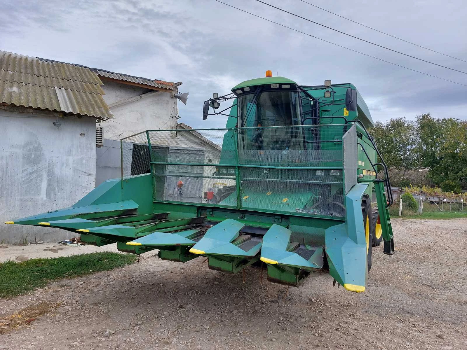 Комбайн John Deere 2066HM - изображение 2