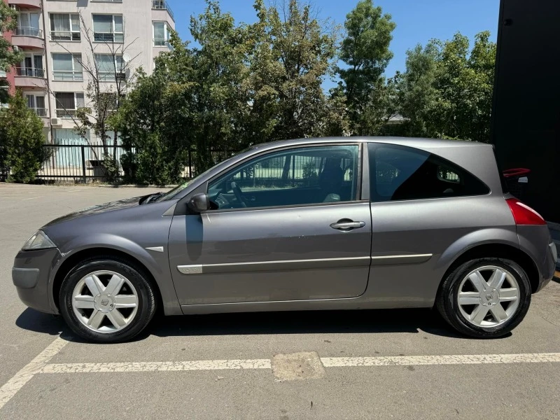 Renault Megane, снимка 12 - Автомобили и джипове - 47885760