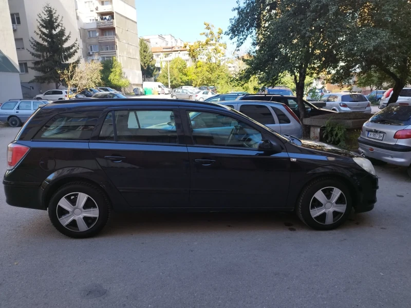 Opel Astra 1.9 CDTI, снимка 14 - Автомобили и джипове - 47479473