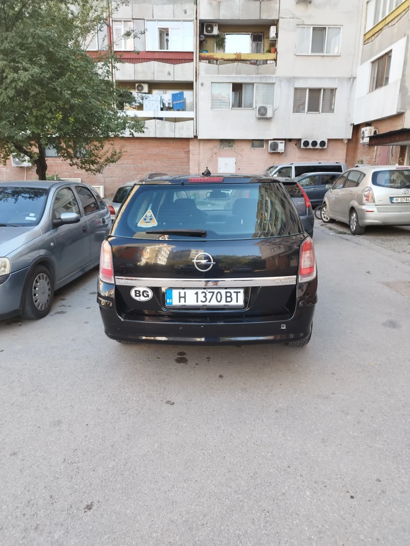 Opel Astra 1.9 CDTI, снимка 13 - Автомобили и джипове - 47479473