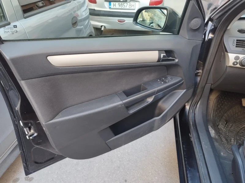 Opel Astra 1.9 CDTI, снимка 7 - Автомобили и джипове - 47479473