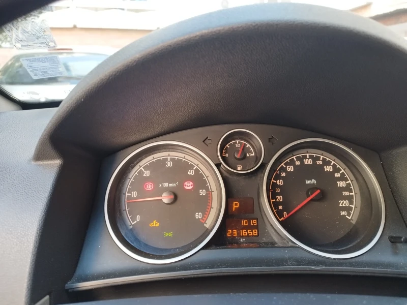 Opel Astra 1.9 CDTI, снимка 8 - Автомобили и джипове - 47479473