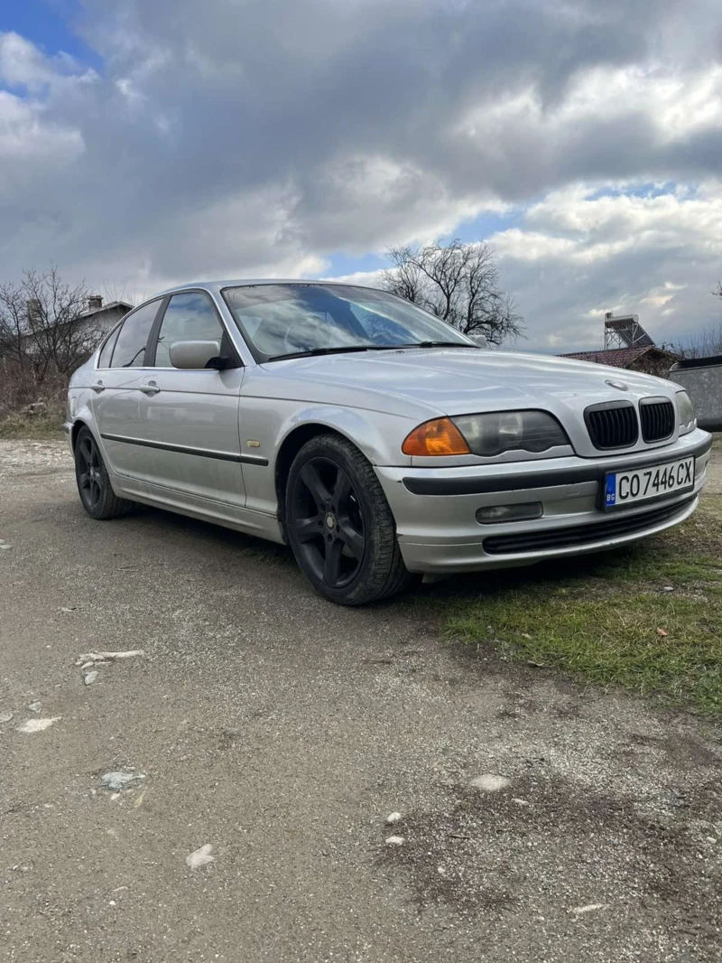 BMW 323, снимка 1 - Автомобили и джипове - 48783902