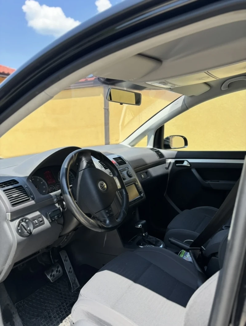 VW Touran, снимка 3 - Автомобили и джипове - 52348606