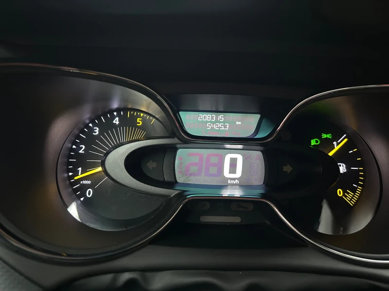 Renault Captur, снимка 10 - Автомобили и джипове - 52564690