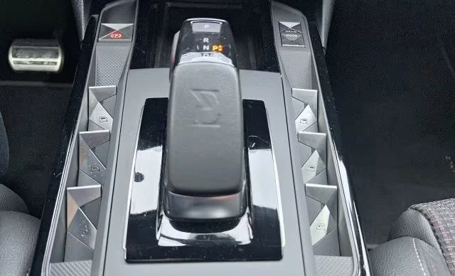 DS DS 3 E-TENSE/136HP/CAM/NAVI/LED/KLESS/CPLAY/995g | Mobile.bg � ����������� 9