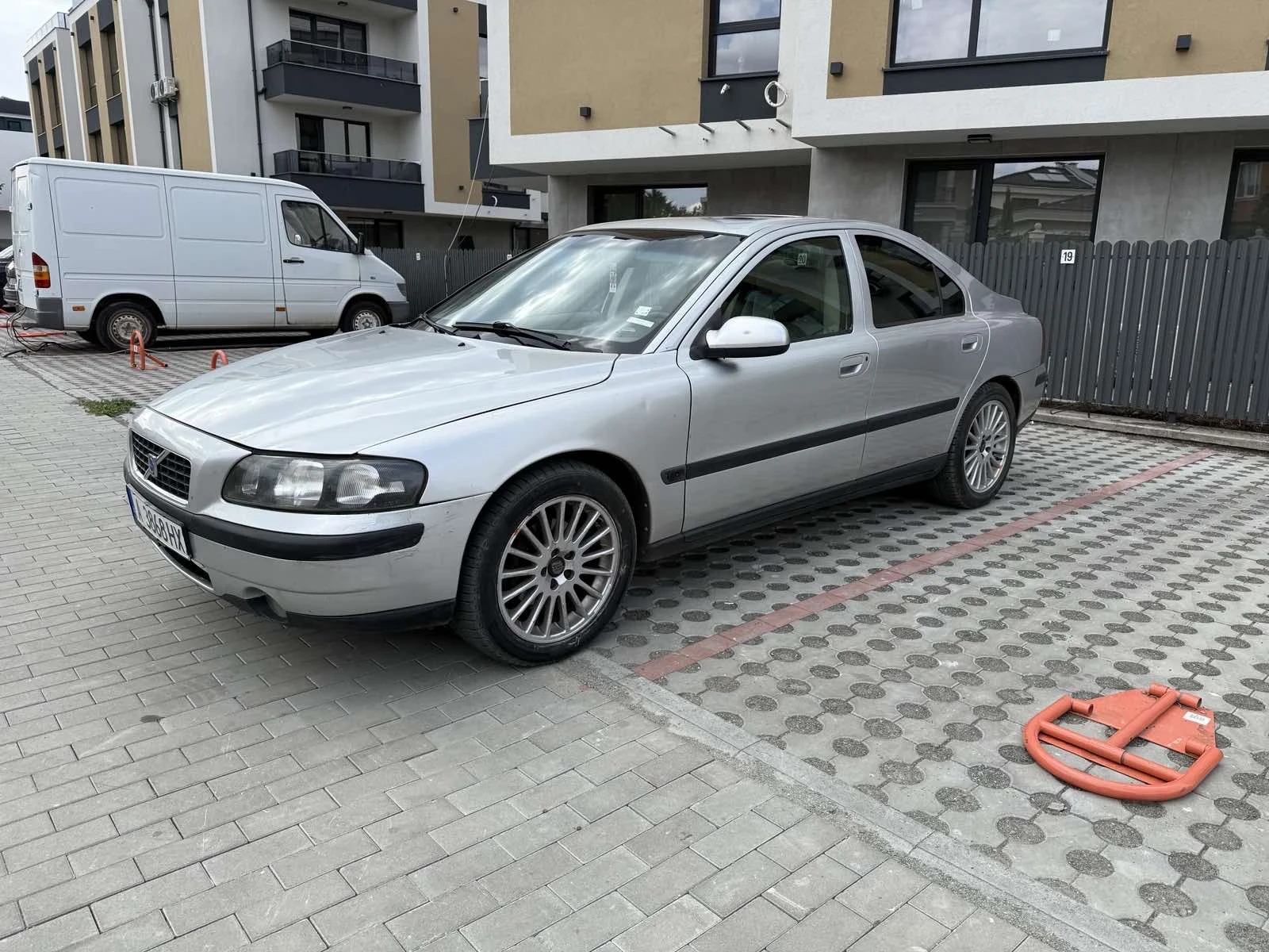 Volvo S60 2.4D - изображение 2