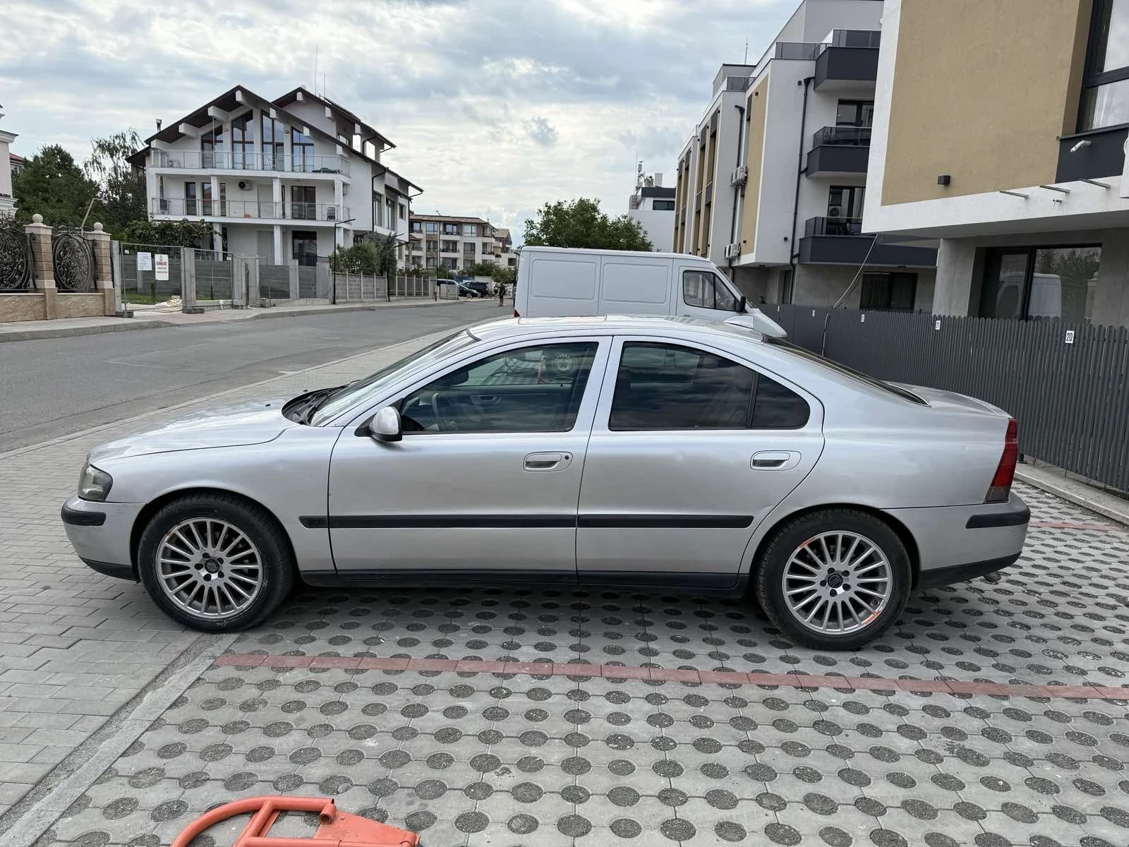 Volvo S60 2.4D - изображение 3