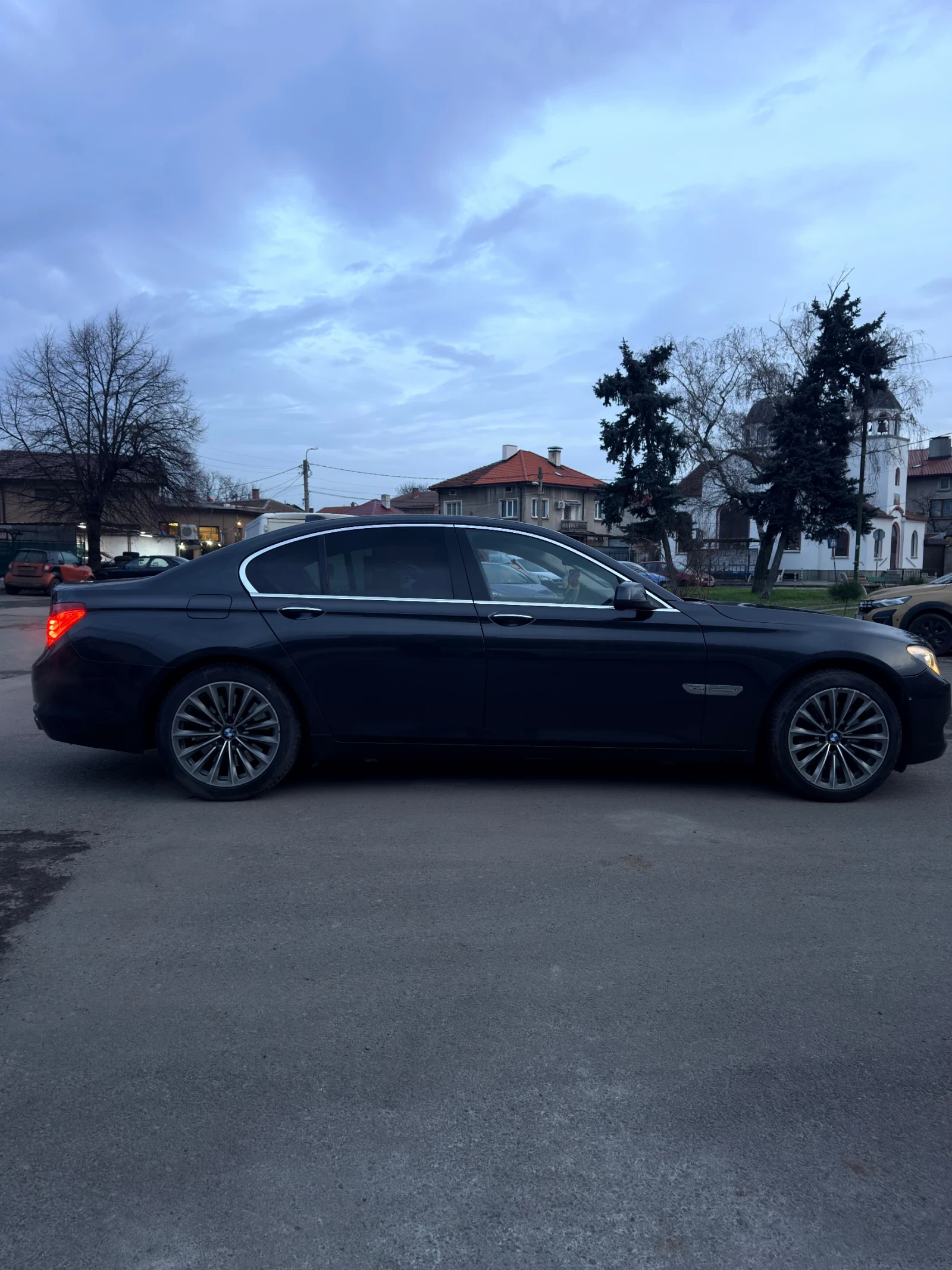 BMW 750  - изображение 7
