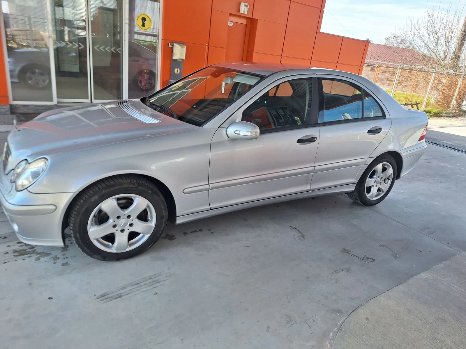 Mercedes-Benz C 200, снимка 4 - Автомобили и джипове - 53780764