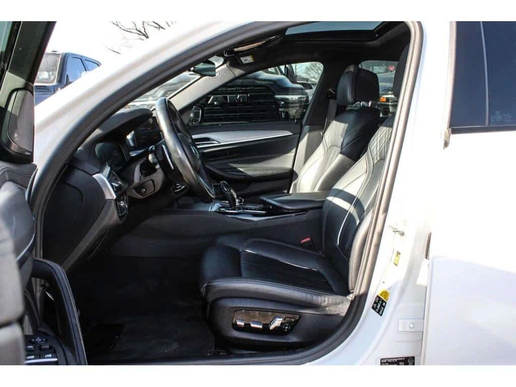 BMW 540 XDRIVE * ПОДГРЕВ * 360 * ОТ ПРЕДСТАВИТЕЛСТВО, снимка 16 - Автомобили и джипове - 53787219