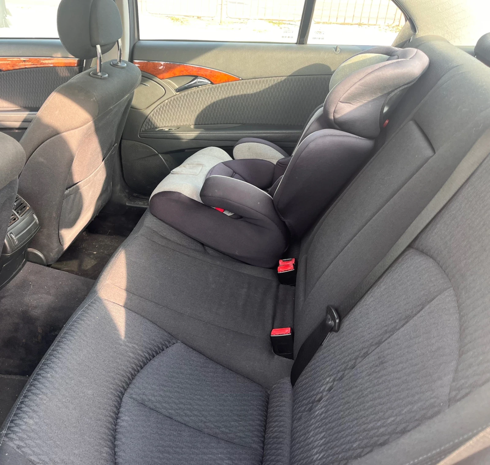 Mercedes-Benz E 220, снимка 5 - Автомобили и джипове - 53831468