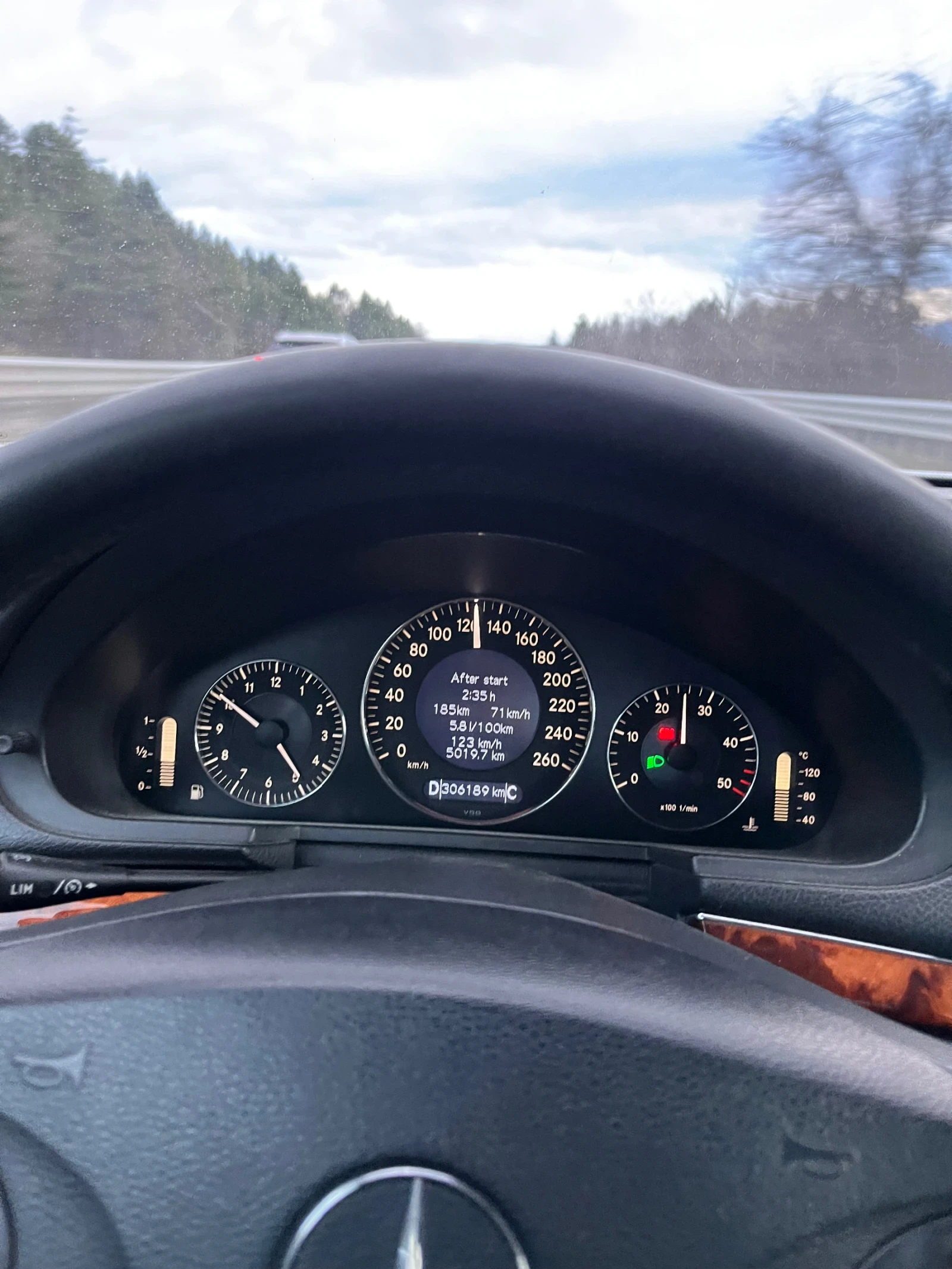 Mercedes-Benz E 220, снимка 7 - Автомобили и джипове - 53831468