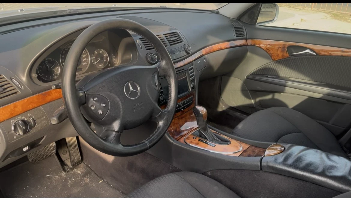 Mercedes-Benz E 220, снимка 3 - Автомобили и джипове - 53831468