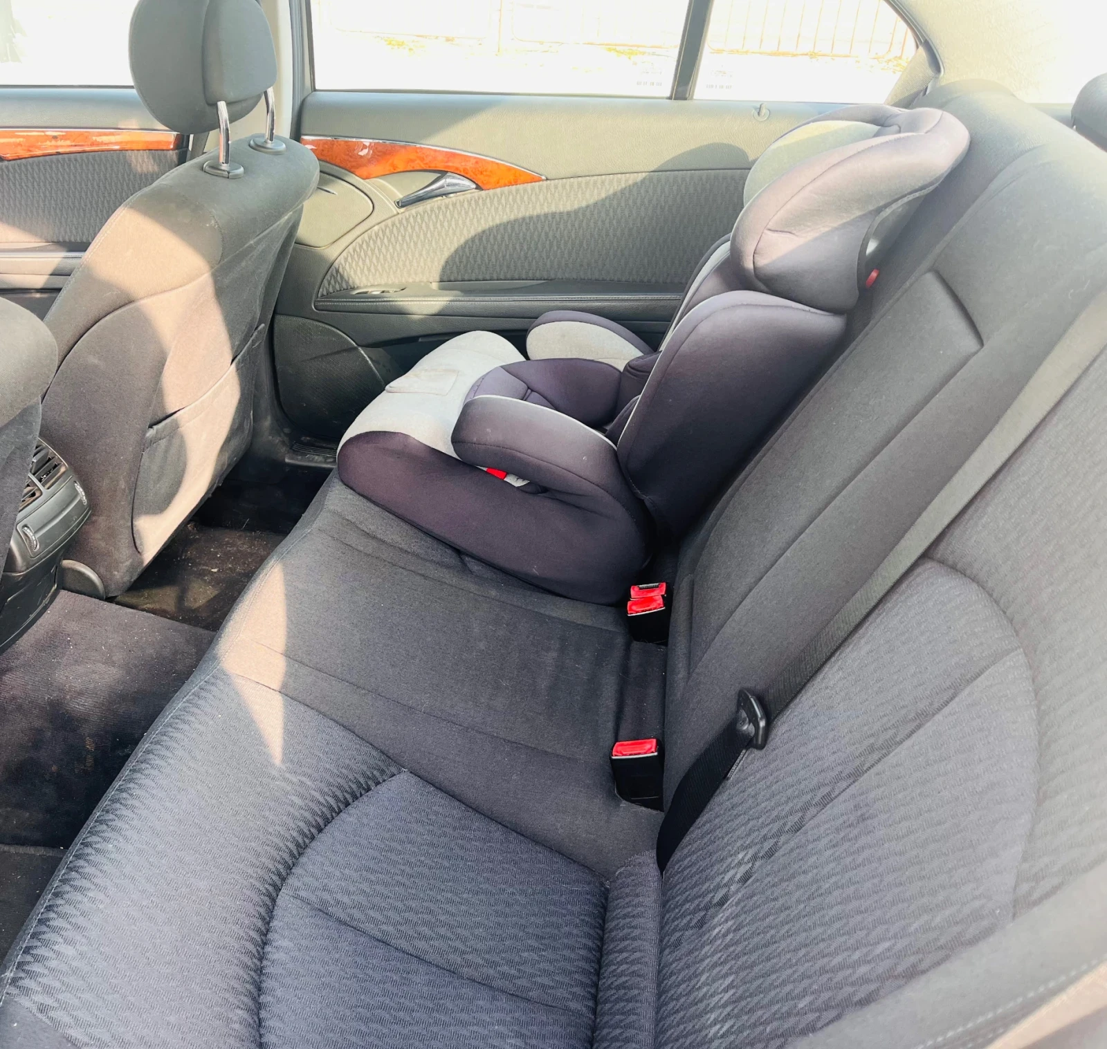 Mercedes-Benz E 220, снимка 11 - Автомобили и джипове - 54094208