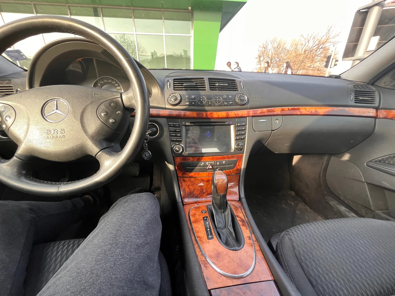 Mercedes-Benz E 220, снимка 4 - Автомобили и джипове - 53831468