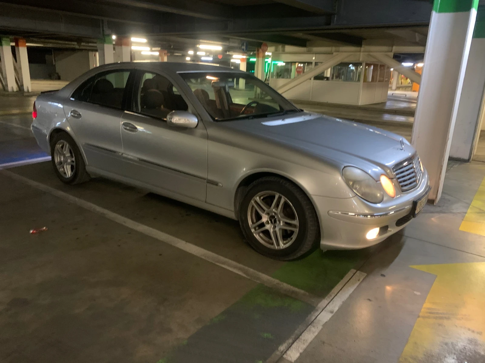 Mercedes-Benz E 220, снимка 10 - Автомобили и джипове - 53831468