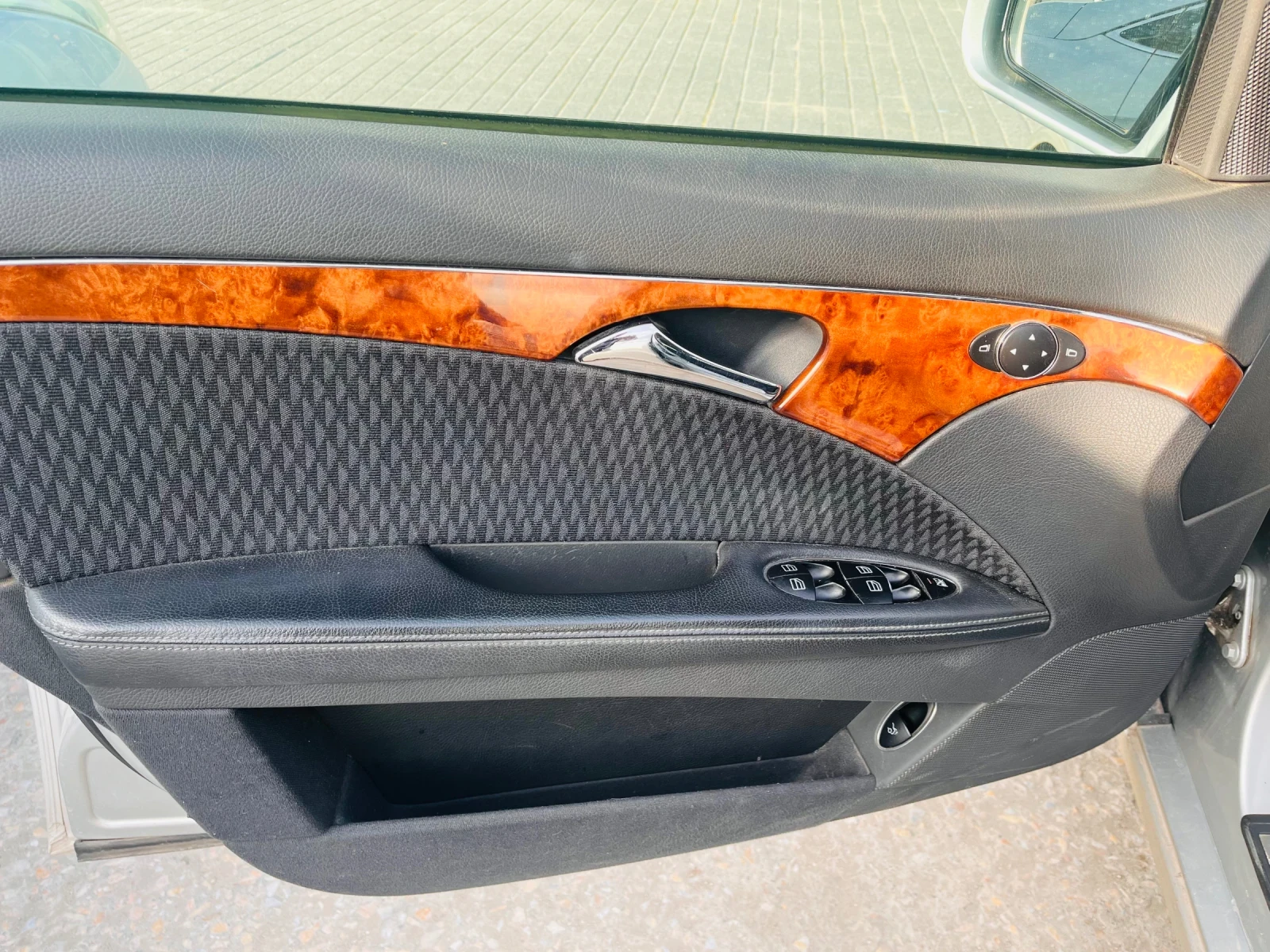 Mercedes-Benz E 220, снимка 10 - Автомобили и джипове - 54094208