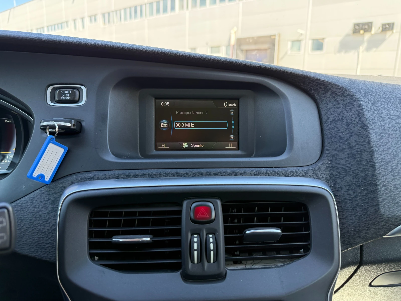 Volvo V40, снимка 13 - Автомобили и джипове - 54148630