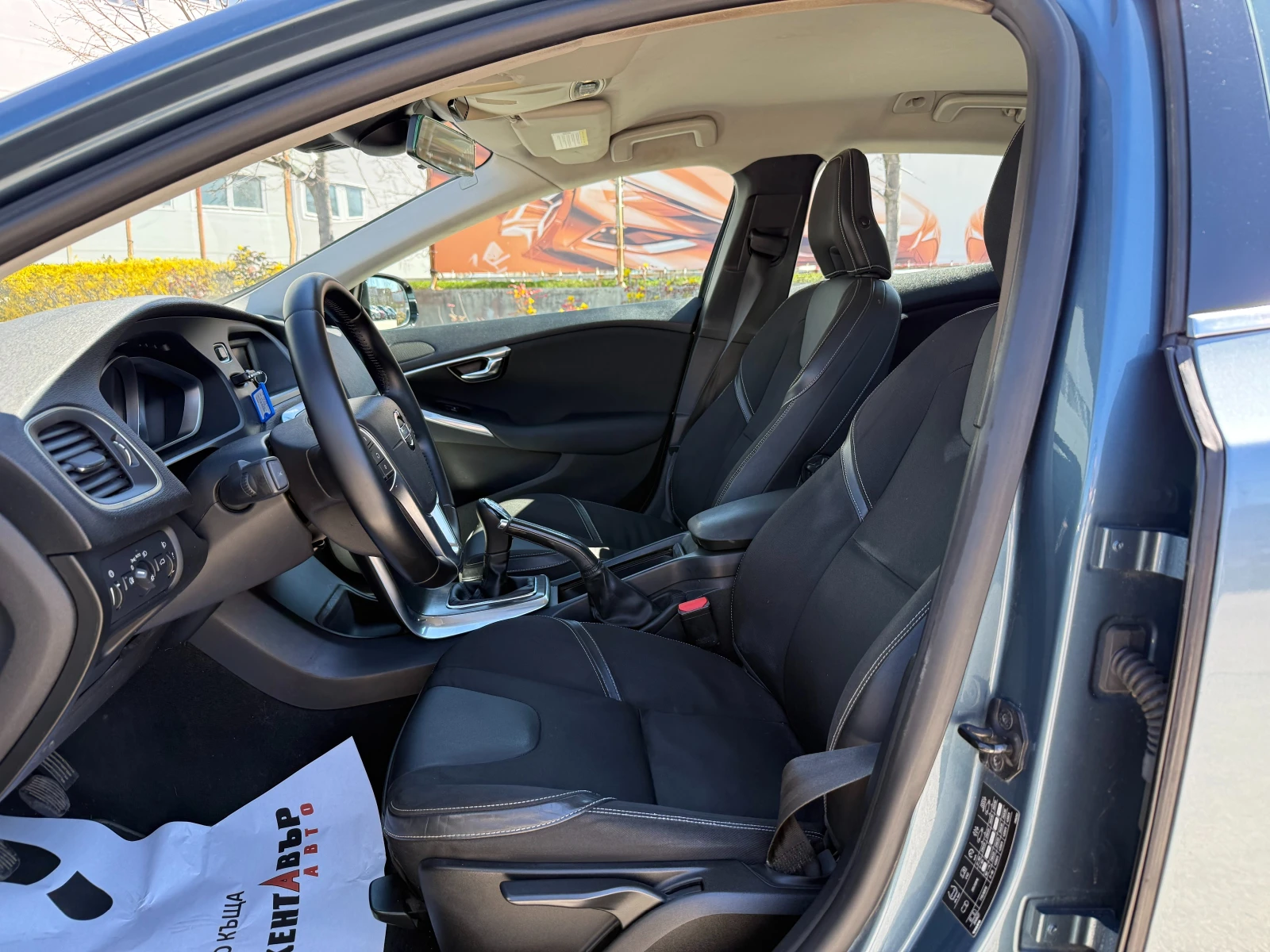 Volvo V40, снимка 8 - Автомобили и джипове - 54148630