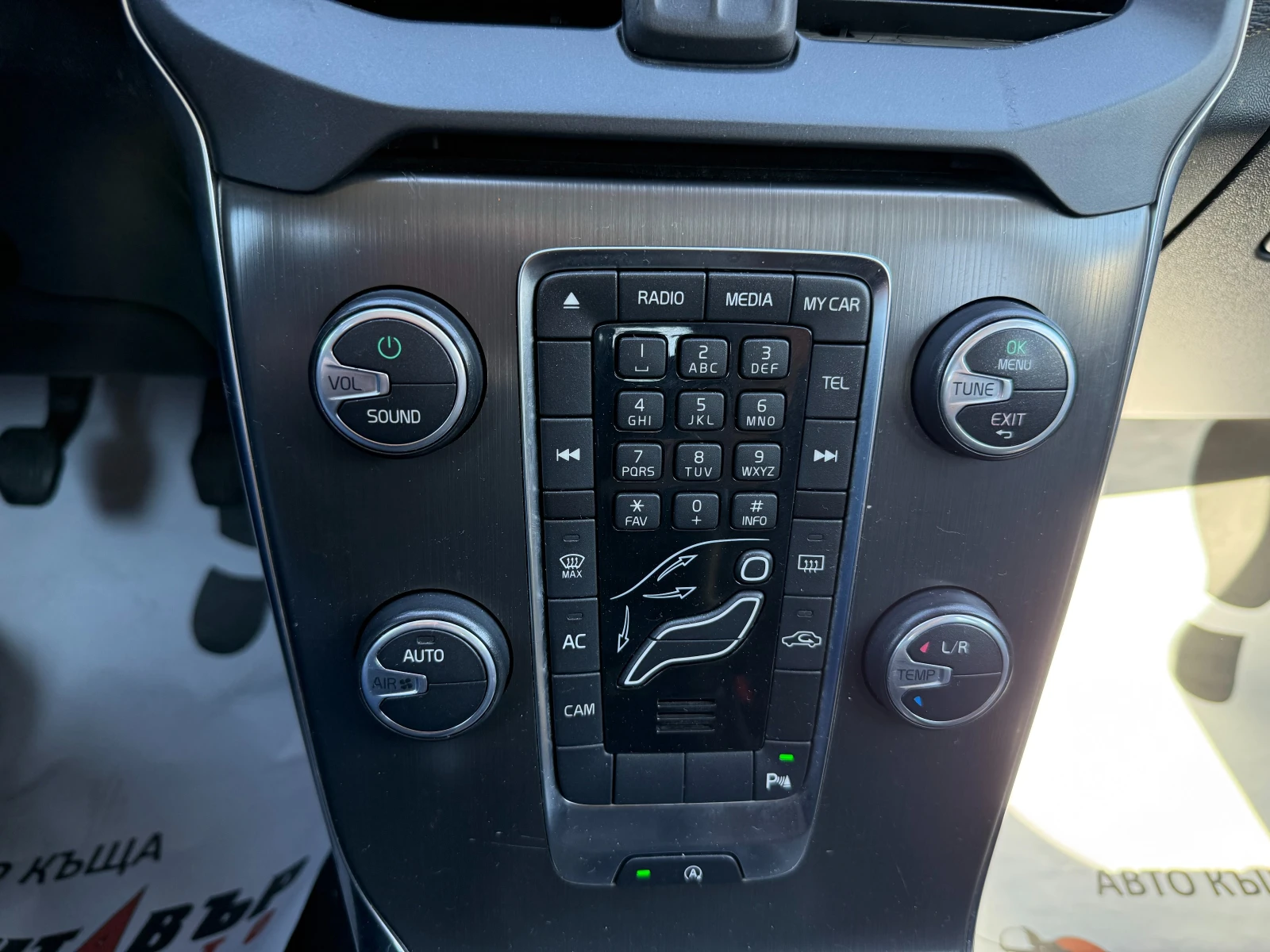 Volvo V40, снимка 12 - Автомобили и джипове - 54148630