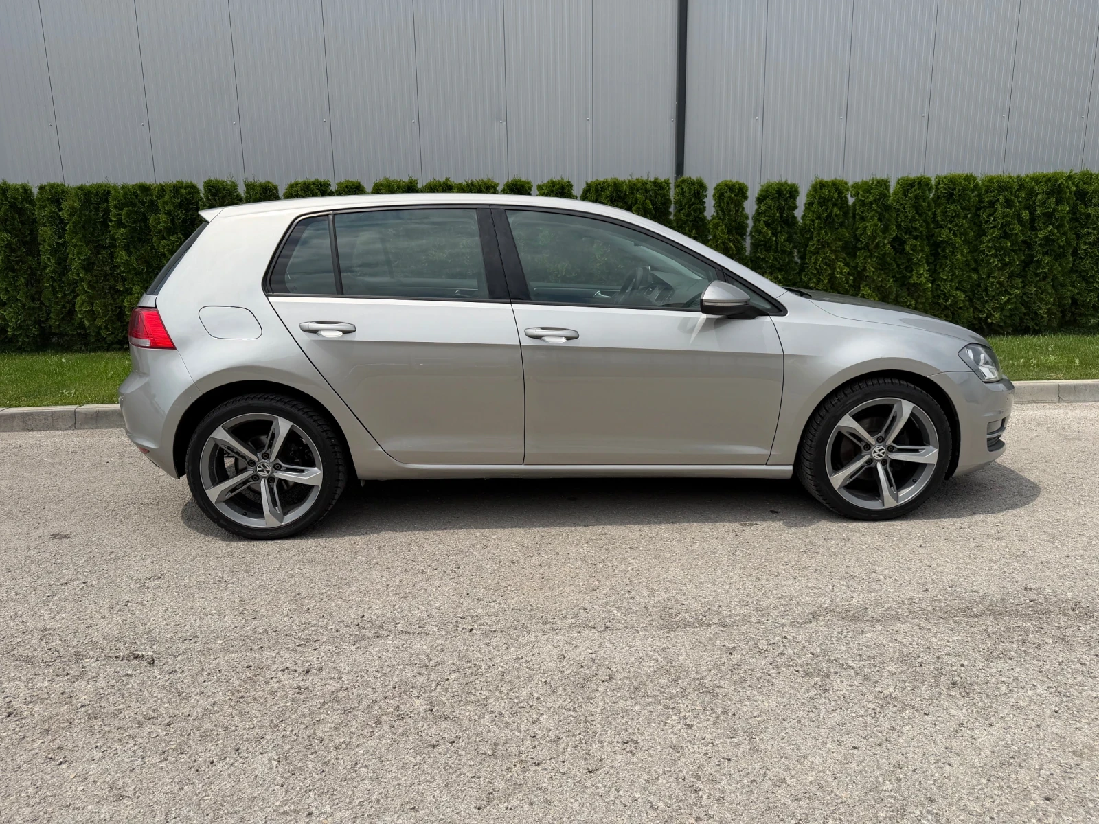 VW Golf 1.6tdi 105k.c* Автоматик* Recaro* ЛИЗИНГ* , снимка 4 - Автомобили и джипове - 54778577