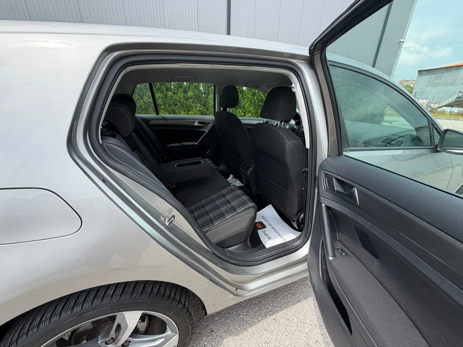 VW Golf 1.6tdi 105k.c* Автоматик* Recaro* ЛИЗИНГ* , снимка 14 - Автомобили и джипове - 54778577