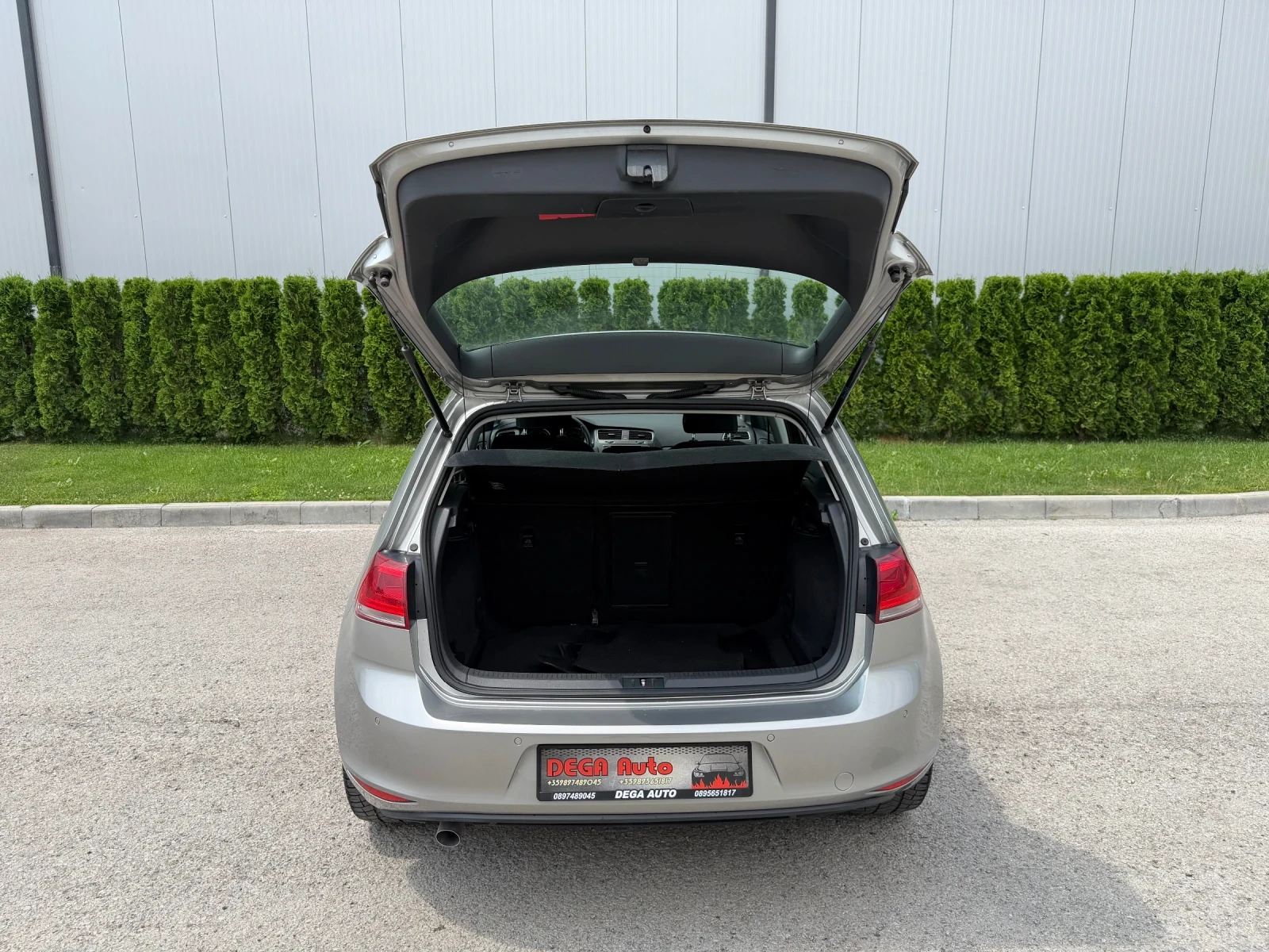 VW Golf 1.6tdi 105k.c* Автоматик* Recaro* ЛИЗИНГ* , снимка 17 - Автомобили и джипове - 54778577