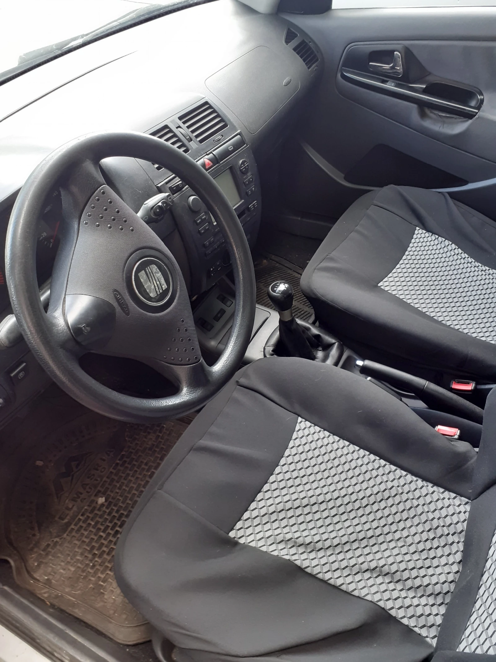 Seat Ibiza, снимка 4 - Автомобили и джипове - 56006854