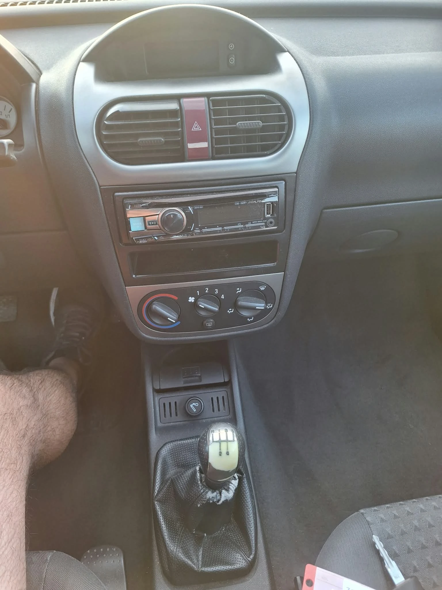 Opel Corsa 1.2i , снимка 12 - Автомобили и джипове - 56233931