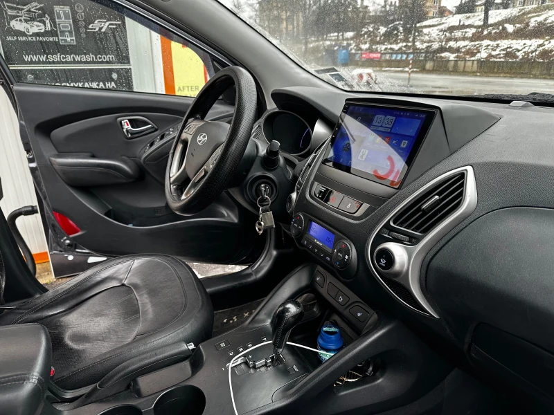 Hyundai IX35 2.0 CRDI * NAVI* , снимка 9 - Автомобили и джипове - 48555318