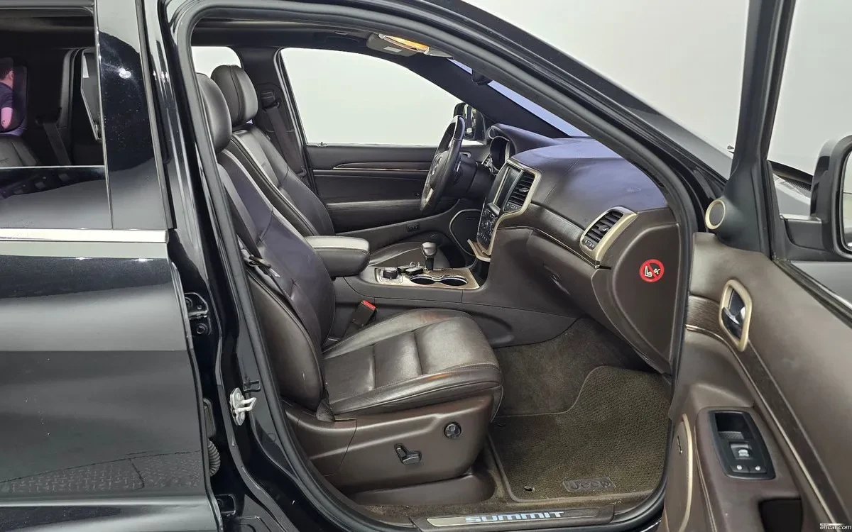 Jeep Grand cherokee 3.0 Diesel Summit, снимка 10 - Автомобили и джипове - 54820736
