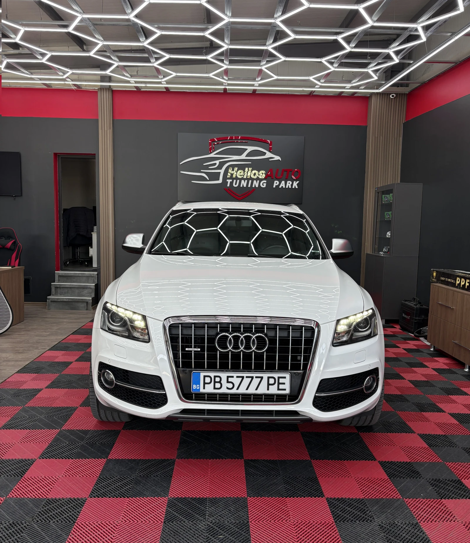 Audi Q5 3.0TDI S/BO/AMBIENT/CARPLAY, снимка 5 - Автомобили и джипове - 55695032