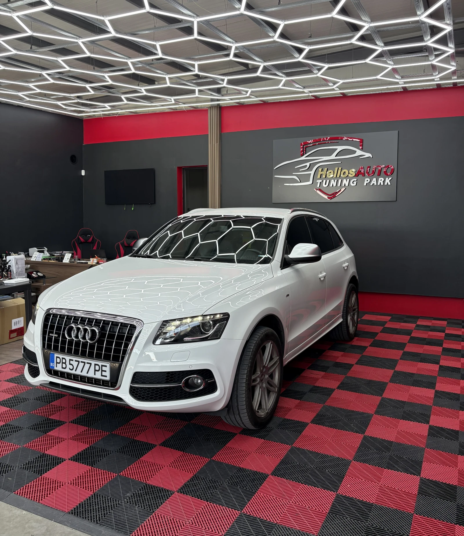 Audi Q5 3.0TDI S/BO/AMBIENT/CARPLAY, снимка 6 - Автомобили и джипове - 55695032