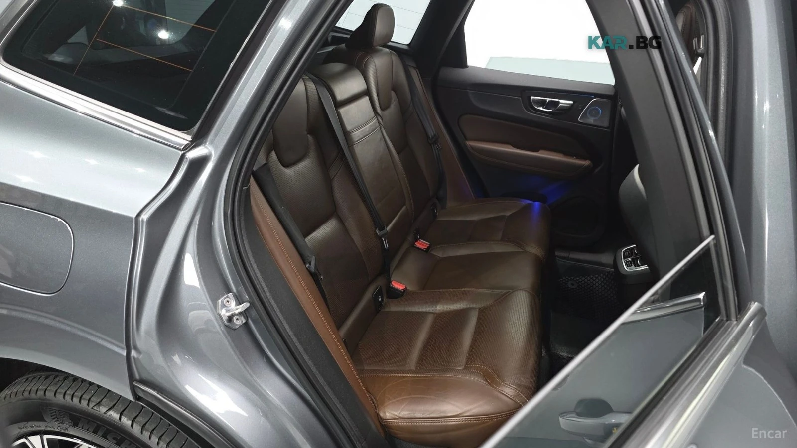 Volvo XC60 D5 INSCRIPTION| B&W| DISTRONIC| ПОДГРЕВ, снимка 12 - Автомобили и джипове - 56072002
